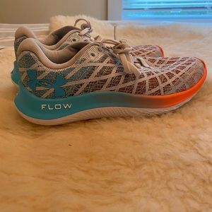 Running shoes ( used twice on treadmill)